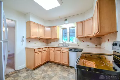 Kitchen - 3919 Strathmoor Dr, Kettering, OH 45429 photo 1 of 2