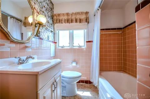 Bath - 3919 Strathmoor Dr, Kettering, OH 45429 photo 2 of 4