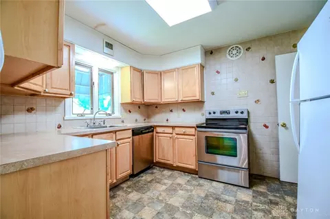 Kitchen - 3919 Strathmoor Dr, Kettering, OH 45429 photo 2 of 2