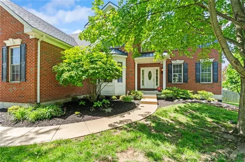 679 Towncrest Dr, Beavercreek, OH 45434