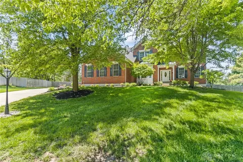679 Towncrest Dr, Beavercreek, OH 45434