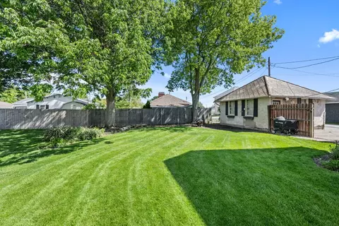 Exterior - 224 E Walnut St, Covington, OH 45318 photo 7 of 10