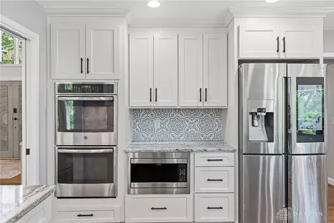 Kitchen - 183 Congress Run Rd, Cincinnati, OH 45215 photo 6 of 10