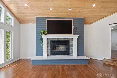 Living - 183 Congress Run Rd, Cincinnati, OH 45215 photo 3 of 8