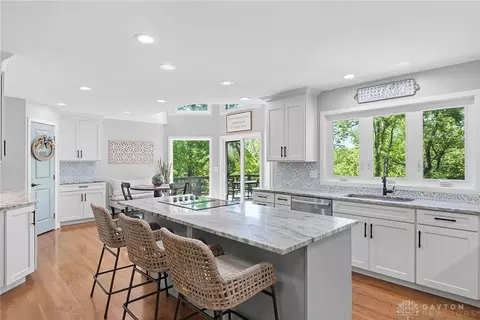 Kitchen - 183 Congress Run Rd, Cincinnati, OH 45215 photo 7 of 10