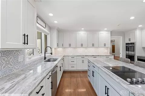 Kitchen - 183 Congress Run Rd, Cincinnati, OH 45215 photo 8 of 10