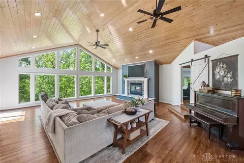 Living - 183 Congress Run Rd, Cincinnati, OH 45215 photo 1 of 8
