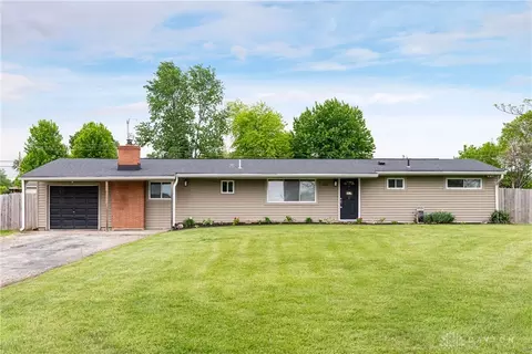 4051 Rosehill Dr, Dayton, OH 45431