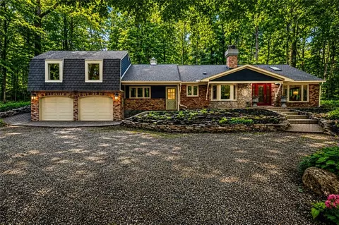 229 Colonial Ln, Dayton, OH 45429