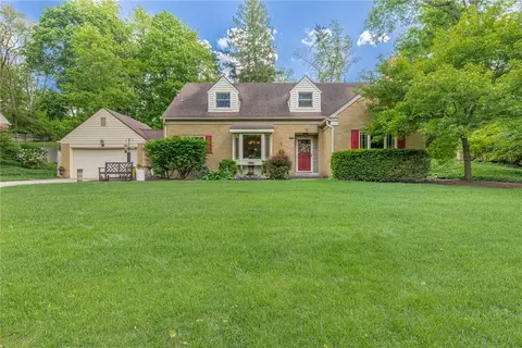 156 W Hadley Rd, Oakwood, OH 45419