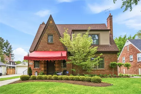 317 E Dixon Ave, Oakwood, OH 45419