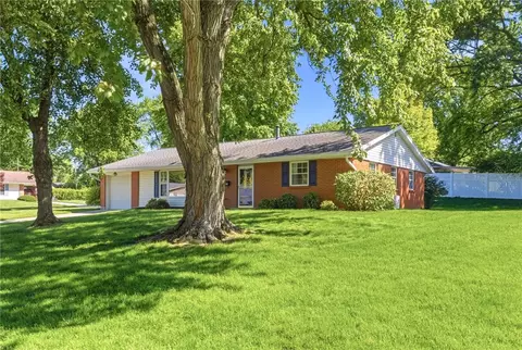 4900 Shady Hill Ln, Kettering, OH 45429