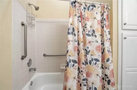 Bath - 6460 Pinehurst Ln, Mason, OH 45040 photo 10 of 15