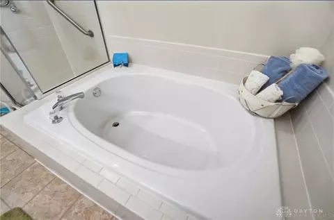 Bath - 6460 Pinehurst Ln, Mason, OH 45040 photo 6 of 15