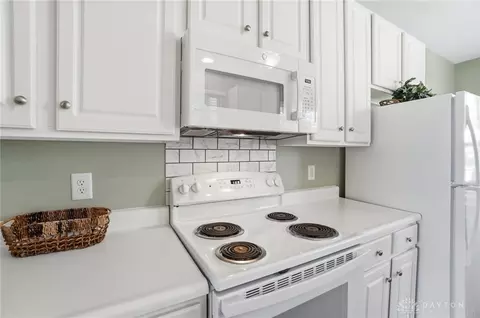 Kitchen - 6460 Pinehurst Ln, Mason, OH 45040 photo 4 of 7