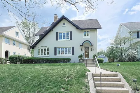 254 Volusia Ave, Oakwood, OH 45409
