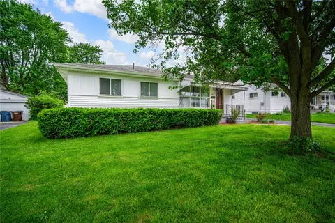 456 Twinning Dr, Dayton, OH 45431