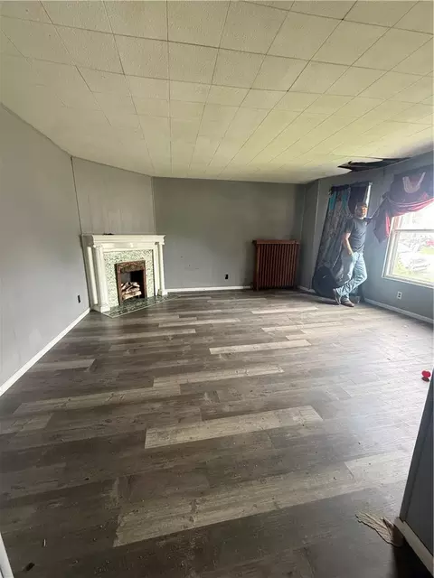 Living - 979 Lagonda Ave, Springfield, OH 45503 photo 1 of 2