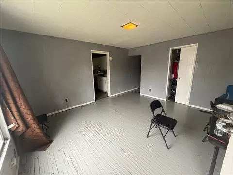 Living - 979 Lagonda Ave, Springfield, OH 45503 photo 2 of 2