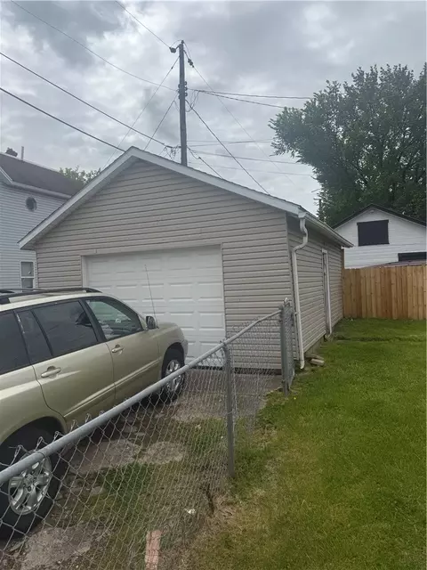 Exterior - 979 Lagonda Ave, Springfield, OH 45503 photo 6 of 7