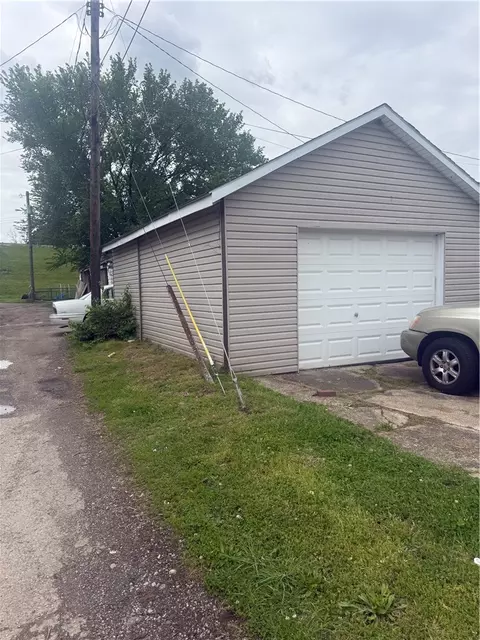 Exterior - 979 Lagonda Ave, Springfield, OH 45503 photo 5 of 7