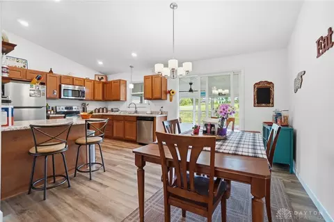 Dining - 3151 Beal Rd, Franklin, OH 45005 photo 1 of 3