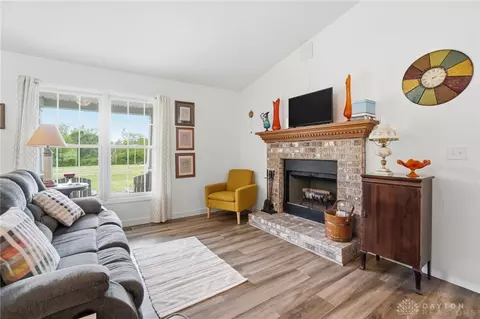 Living - 3151 Beal Rd, Franklin, OH 45005 photo 1 of 1