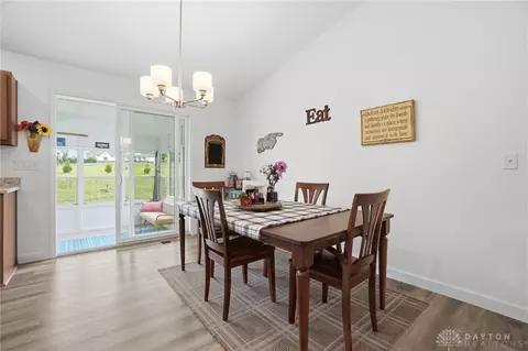 Dining - 3151 Beal Rd, Franklin, OH 45005 photo 2 of 3