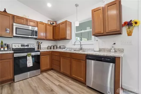 Kitchen - 3151 Beal Rd, Franklin, OH 45005 photo 3 of 5