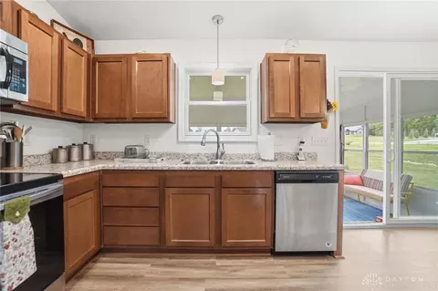 Kitchen - 3151 Beal Rd, Franklin, OH 45005 photo 4 of 5