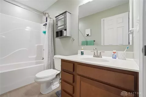 Bath - 3151 Beal Rd, Franklin, OH 45005 photo 4 of 5
