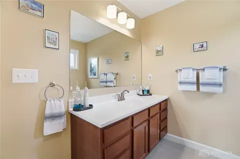 Bath - 3151 Beal Rd, Franklin, OH 45005 photo 2 of 5