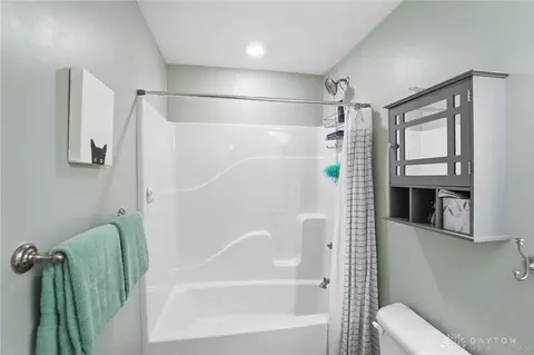 Bath - 3151 Beal Rd, Franklin, OH 45005 photo 5 of 5