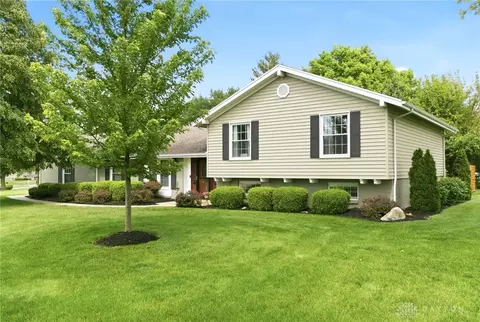 8916 Paragon Rd, Centerville, OH 45458
