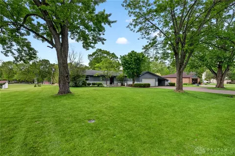 2324 Ivy Crest Dr, Bellbrook, OH 45305