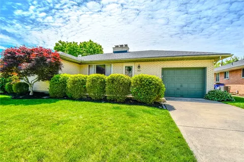 1404 Pinecrest Dr, Dayton, OH 45414