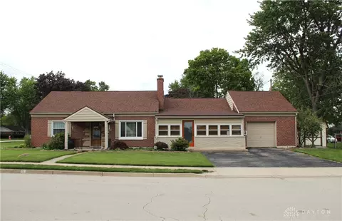 9 Elm St, Englewood, OH 45322