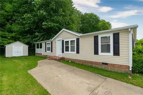 17 Bay Meadow Dr, Batavia, OH 45103