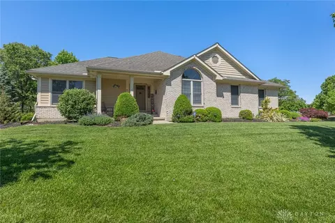 1668 Lago Mar Dr, Washington Township, OH 45458