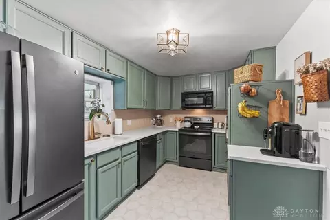 Kitchen - 7436 Stephen St, Maineville, OH 45039 photo 3 of 7