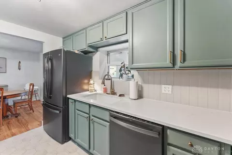 Kitchen - 7436 Stephen St, Maineville, OH 45039 photo 5 of 7