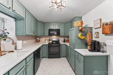 Kitchen - 7436 Stephen St, Maineville, OH 45039 photo 1 of 7