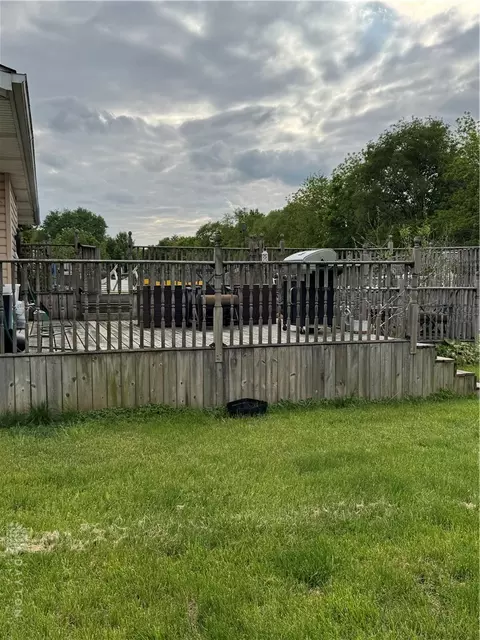 Exterior - 165 Baker Ln, Franklin, OH 45005 photo 5 of 8