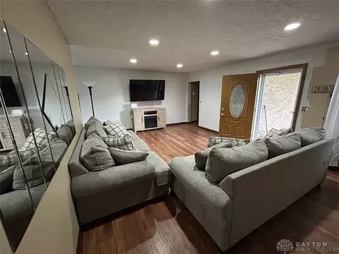 Living - 165 Baker Ln, Franklin, OH 45005 photo 1 of 2