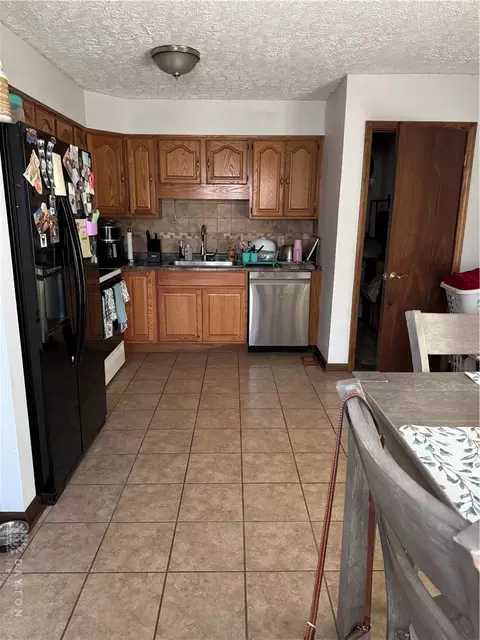 Kitchen - 165 Baker Ln, Franklin, OH 45005 photo 3 of 3