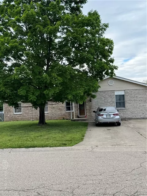 165 Baker Ln, Franklin, OH 45005