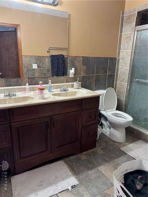 Bath - 165 Baker Ln, Franklin, OH 45005 photo 5 of 6