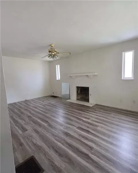 Living - 3109 Shroyer Rd, Kettering, OH 45429 photo 2 of 3