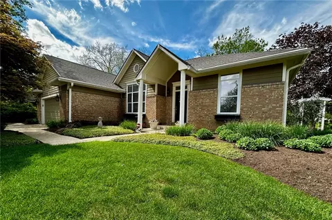 441 Maple Springs Dr, Dayton, OH 45458