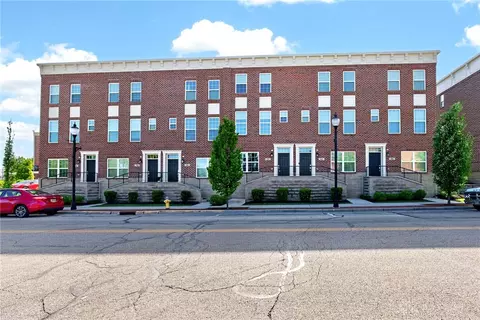 24 N Center St, Springfield, OH 45502